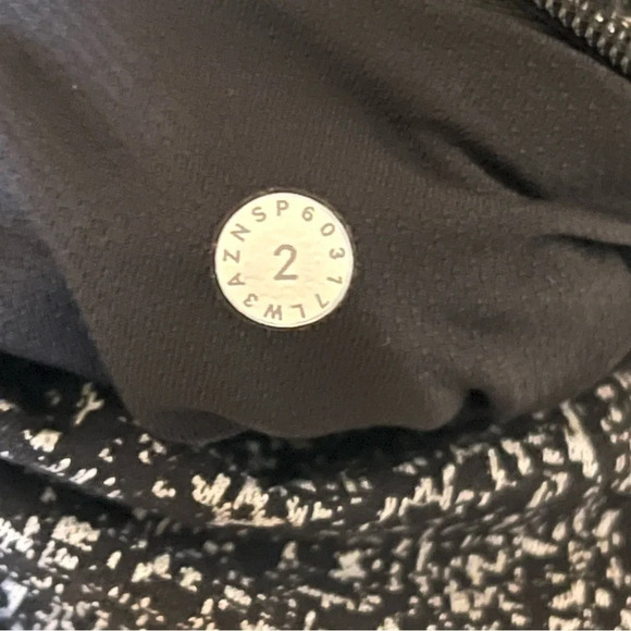 Lululemon Extra Mile Long Sleeve size 2 - Picture 9 of 9